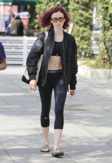 Lily Collins feet photo thumbnail