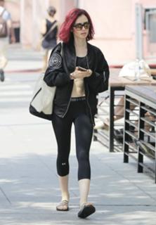 Lily Collins feet photo thumbnail