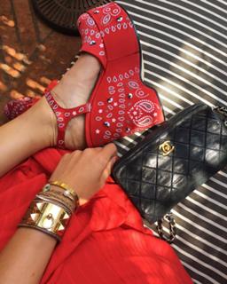 Chiara Ferragni feet photo thumbnail