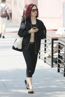 Lily Collins feet photo thumbnail