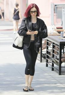 Lily Collins feet photo thumbnail