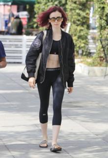 Lily Collins feet photo thumbnail