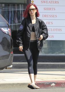 Lily Collins feet photo thumbnail