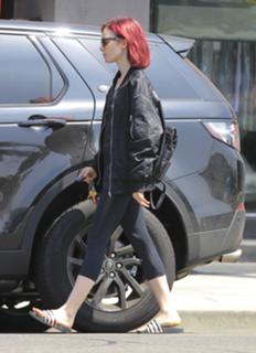 Lily Collins feet photo thumbnail