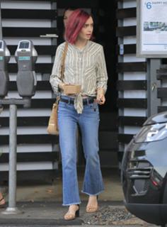 Lily Collins feet photo thumbnail