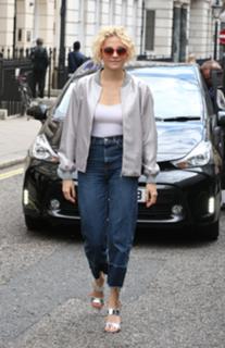 Pixie Lott feet photo thumbnail