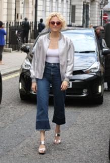 Pixie Lott feet photo thumbnail