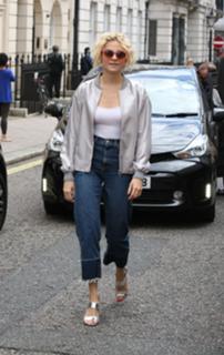 Pixie Lott feet photo thumbnail