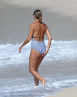 Heidi Klum feet photo thumbnail