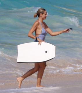 Heidi Klum feet photo thumbnail