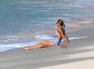 Heidi Klum feet photo thumbnail