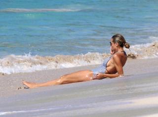 Heidi Klum feet photo thumbnail