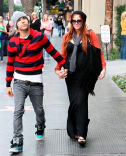 Ashlee Simpson feet photo thumbnail