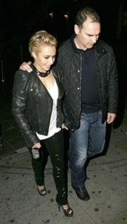 Hayden Panettiere feet photo thumbnail