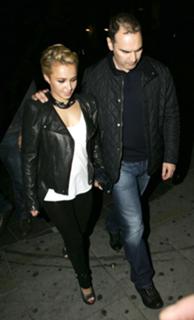 Hayden Panettiere feet photo thumbnail