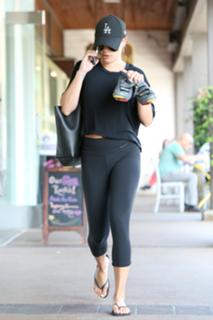 Lea Michele feet photo thumbnail