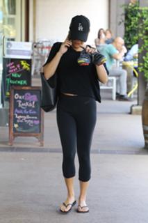 Lea Michele feet photo thumbnail