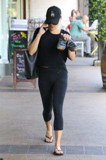 Lea Michele feet photo thumbnail