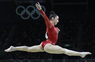 Aly Raisman feet photo thumbnail