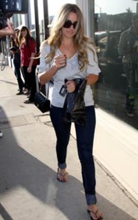 Lauren Conrad feet photo thumbnail