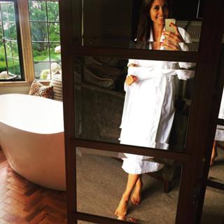 Melanie Sykes feet photo thumbnail