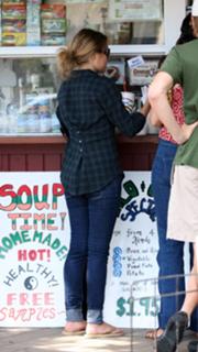 Lauren Conrad feet photo thumbnail