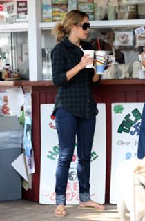 Lauren Conrad feet photo thumbnail