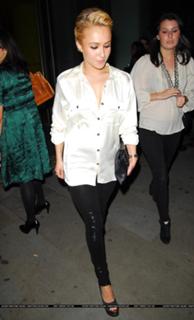 Hayden Panettiere feet photo thumbnail