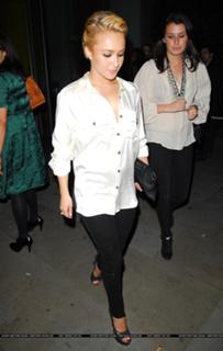 Hayden Panettiere feet photo thumbnail