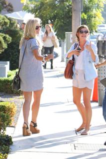 Julianne Hough feet photo thumbnail
