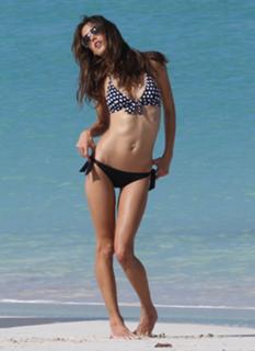 Alessandra Ambrosio feet photo thumbnail