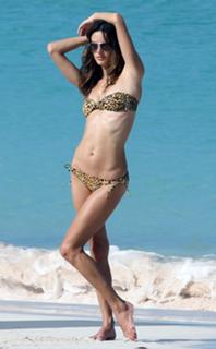 Alessandra Ambrosio feet photo thumbnail