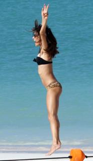 Alessandra Ambrosio feet photo thumbnail