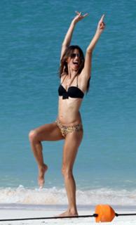 Alessandra Ambrosio feet photo thumbnail
