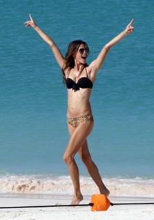 Alessandra Ambrosio feet photo thumbnail