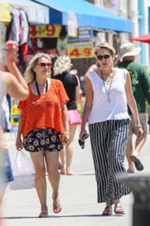 Sharon Stone feet photo thumbnail