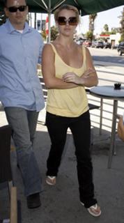 Britney Spears feet photo thumbnail