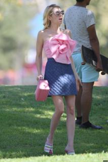 Emma Roberts feet photo thumbnail