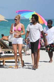Doutzen Kroes feet photo thumbnail