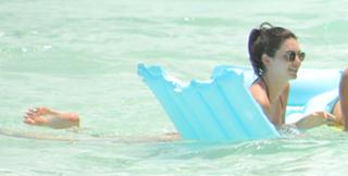 Kendall Jenner feet photo thumbnail