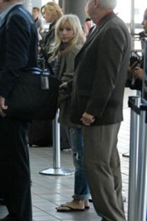 Kristen Bell feet photo thumbnail