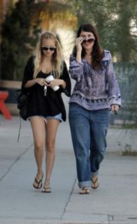 Nicole Richie feet photo thumbnail