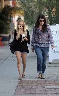 Nicole Richie feet photo thumbnail