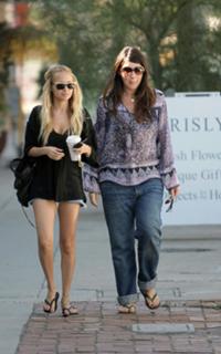 Nicole Richie feet photo thumbnail
