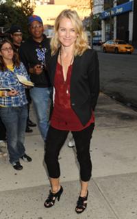 Naomi Watts feet photo thumbnail