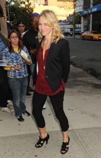 Naomi Watts feet photo thumbnail