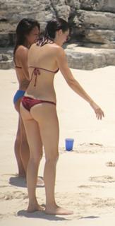 Kendall Jenner feet photo thumbnail