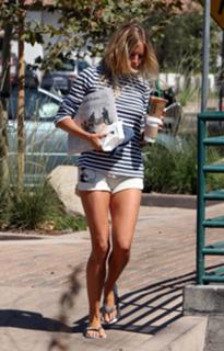 Sienna Miller feet photo thumbnail