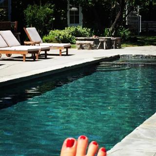 January Jones feet photo thumbnail
