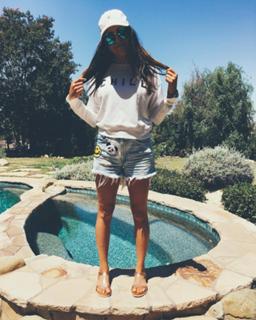 Daniella Monet feet photo thumbnail